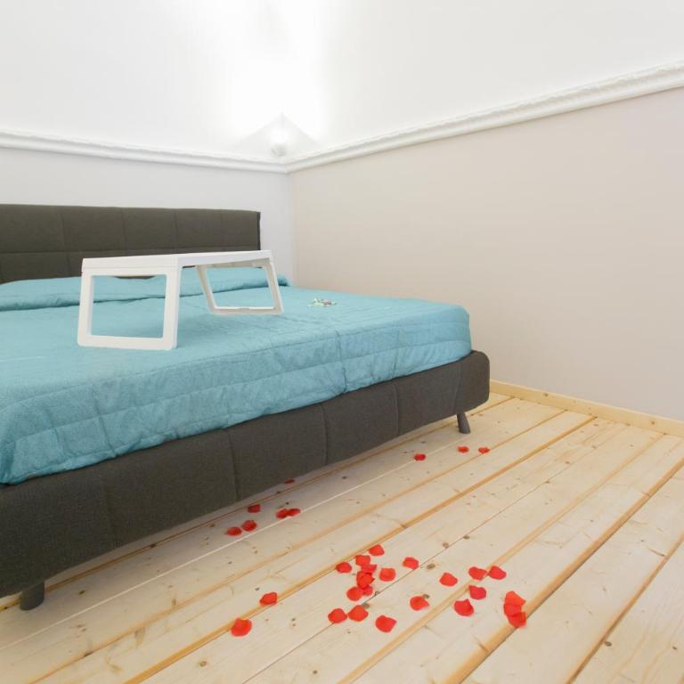 Anticaglia 24 - Camera Familiare con Balcone - 8