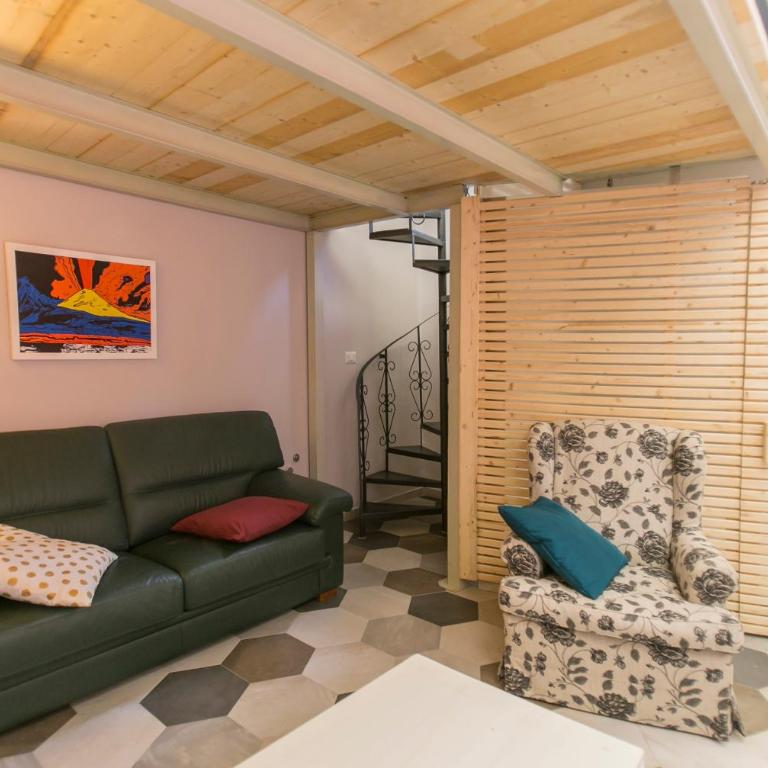 Anticaglia 24 - Camera Familiare con Balcone - 9
