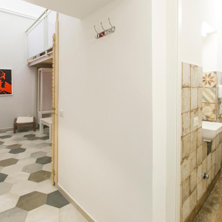 Anticaglia 24 - Camera Familiare con Balcone - 15
