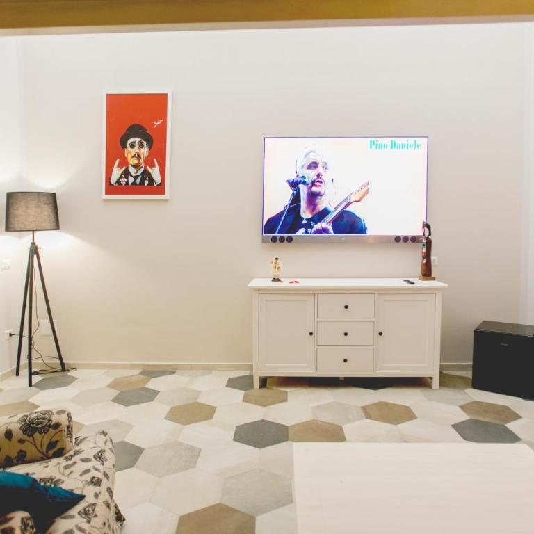 Anticaglia 24 - Camera Familiare con Balcone - 17