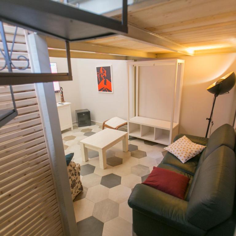 Anticaglia 24 - Camera Familiare con Balcone - 2