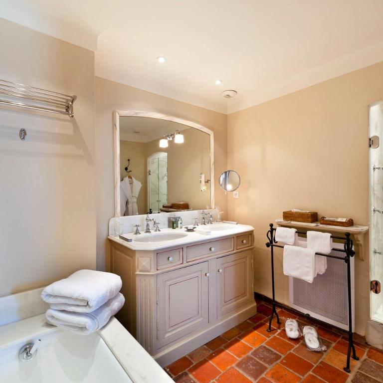 Bastide Saint Antoine - Relais & Châteaux - Chambre Deluxe Double ou Lits Jumeaux - 6