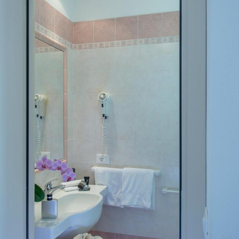 Hotel Globus - Camera Matrimoniale con Balcone - 4