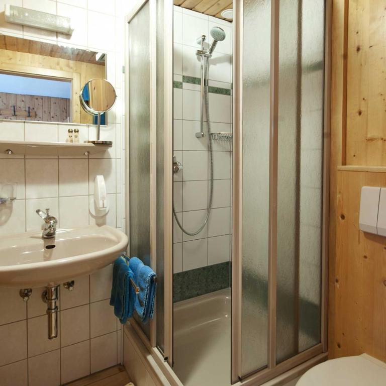 Landhaus Taurer - Doppelzimmer mit Bergblick - 1
