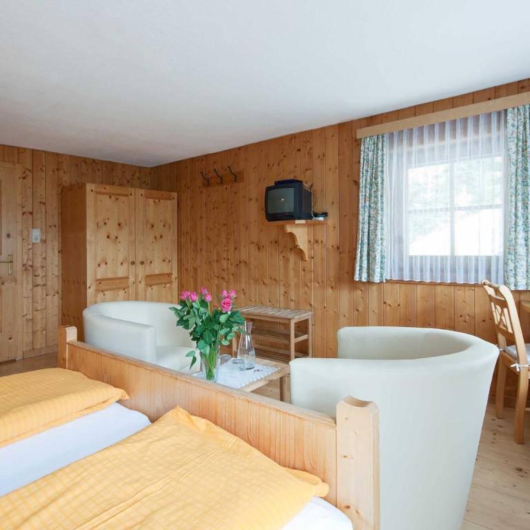 Landhaus Taurer - Doppelzimmer mit Bergblick - 2