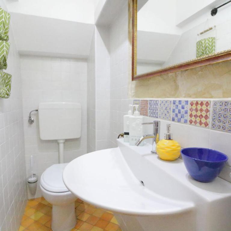 White Suite B&B - Camera Familiare con Bagno Privato - 7