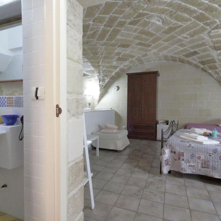 White Suite B&B - Camera Familiare con Bagno Privato - 2