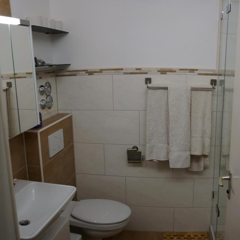 Sunny 1-room apartment near railway station - Apartamento con vistas a las montañas - 11