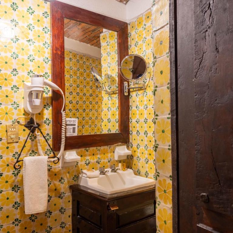 Hosteria del Frayle - King Room - 7