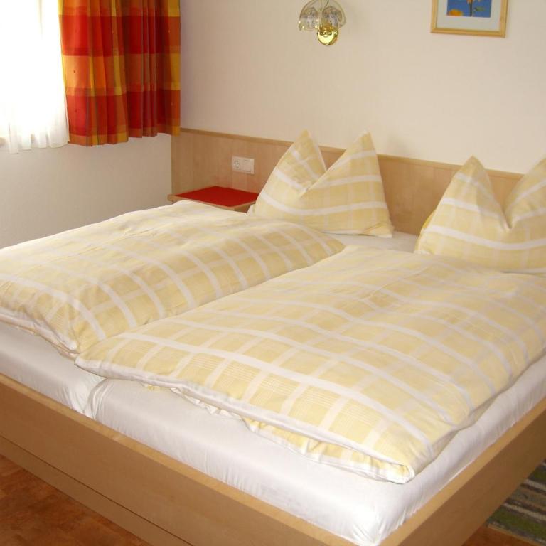 Gästehaus Hofer - Standard Doppelzimmer mit Balkon - 3