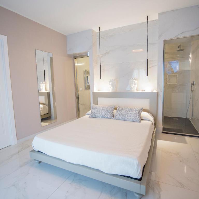 Milazzo Aeolian Sea Port B&B - Camera Queen con Balcone - 15