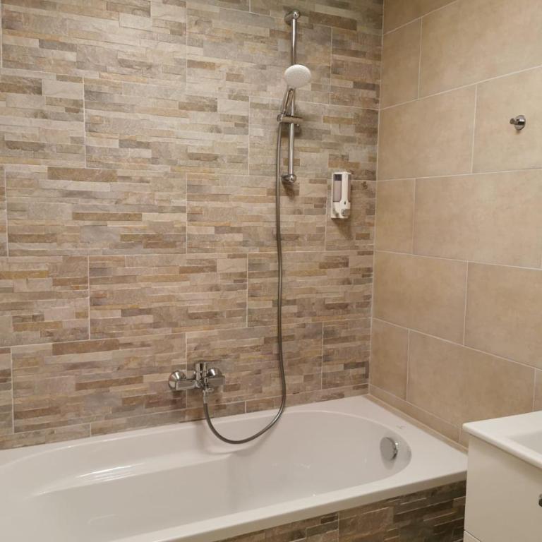 Enjoyit Velden West - Doppelzimmer mit Gartenblick - 6