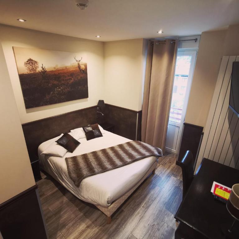 Logis Hotel Des Bains - Chambre Double Standard - Hébergement Accessible Uniquement par des Escaliers - 2