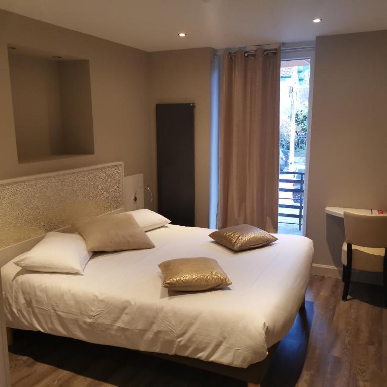 Logis Hotel Des Bains - Chambre Double Confort - Hébergement Accessible Uniquement par des Escaliers - 4