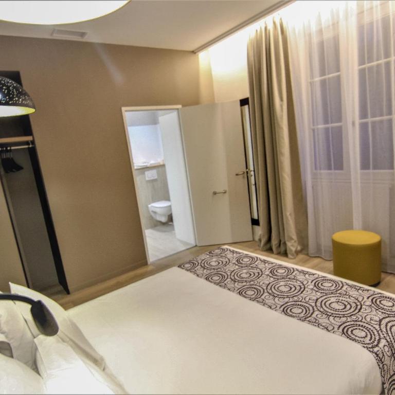 Hôtel Montaigne - Chambre Lit Queen-size - Accessible aux Personnes à Mobilité Réduite - 1