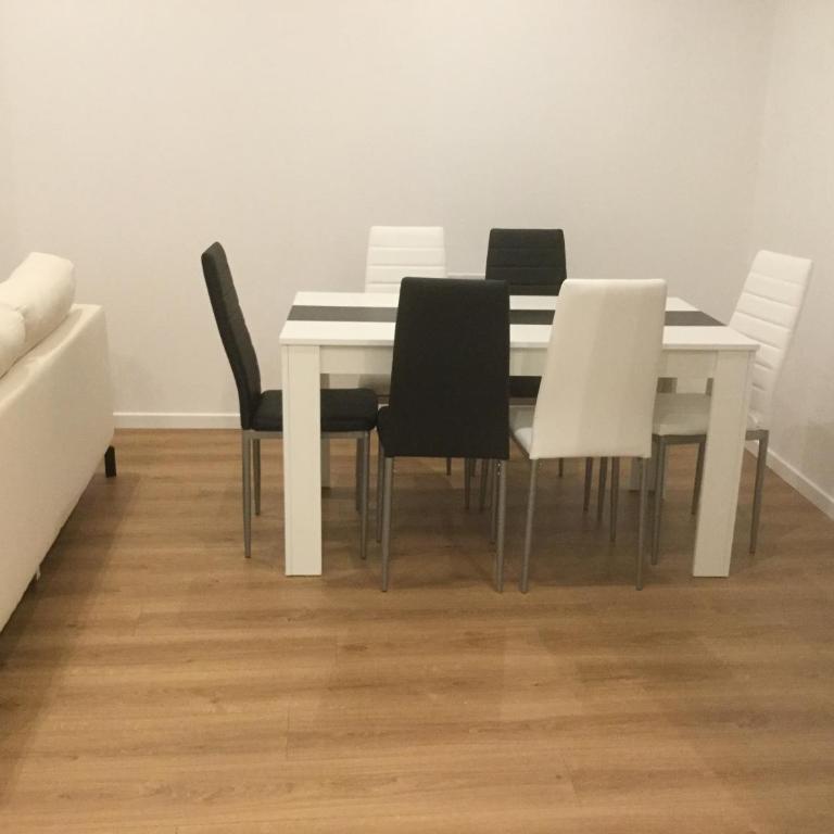 3 chambres en lit double, 6 personnes, dans appartement entièrement rénové, 70 m2 , WIFI,Climatisation, très calme , tout équipé,lit bébé - Appartement 3 Chambres - 8