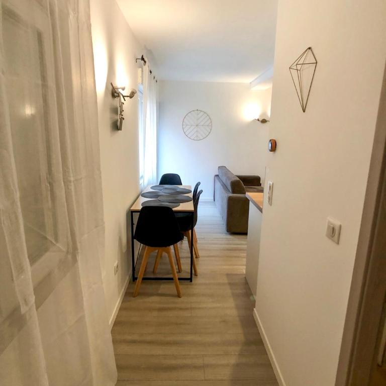 Charming Home - City Center Cosy Apartments - Deluxe Apartment - 13