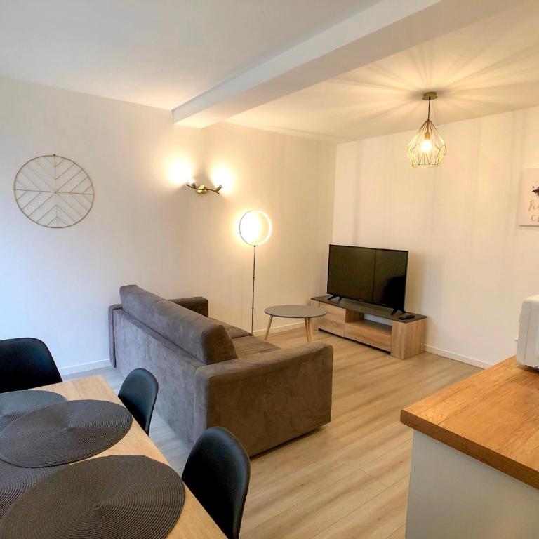 Charming Home - City Center Cosy Apartments - Deluxe Apartment - 15