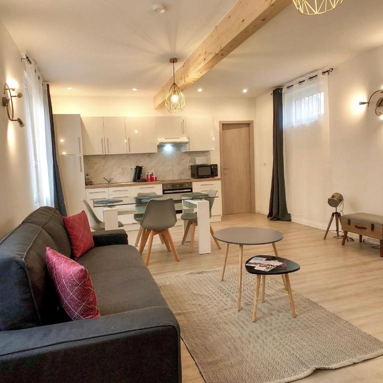 Charming Home - City Center Cosy Apartments - Deluxe Apartment - 9