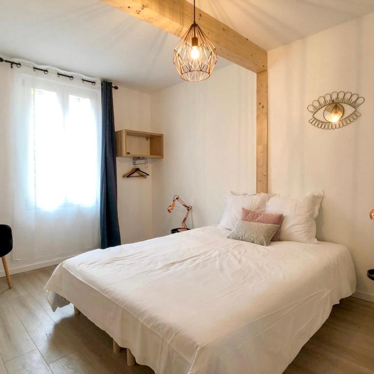 Charming Home - City Center Cosy Apartments - Deluxe Apartment - 22
