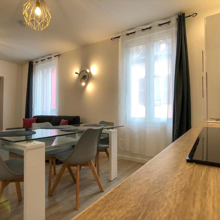 Charming Home - City Center Cosy Apartments - Deluxe Apartment - 13