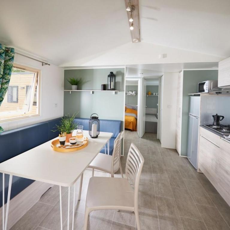 Camping Paradis Le Pearl - Mobile Home 2 Chambres Éco - 1