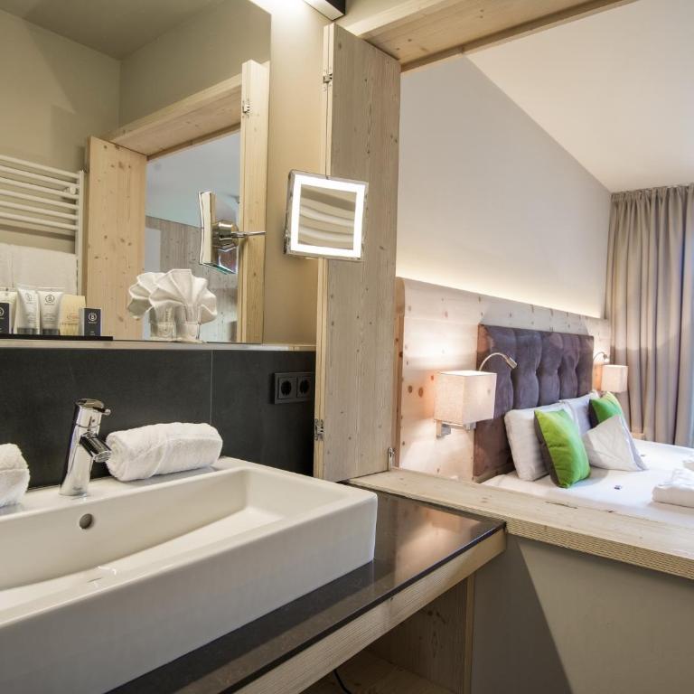 Alpin Juwel - Bio und Lifestylehotel - Apartment mit 2 Schlafzimmern und Bergblick - 1