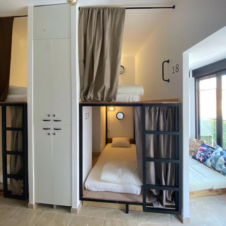 Hostel Numero Trece - Albergue Juvenil - FREE towels, coffee & tea, remote check-in - Bed in 6-Bed Mixed Dormitory Room - 3