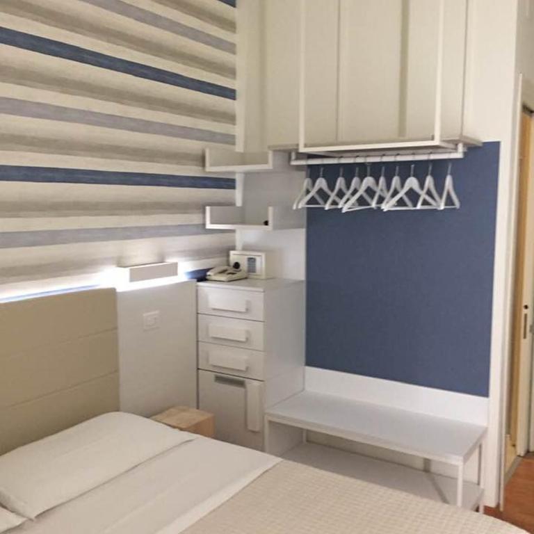 Hotel Aristeo Rimini fronte mare - Superior Connecting Rooms with Partial Sea View - 4