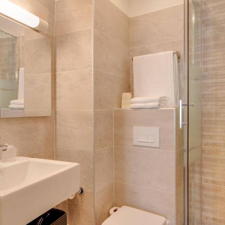 Hotel Select - Chambre Double ou Lits Jumeaux Supérieure - 7