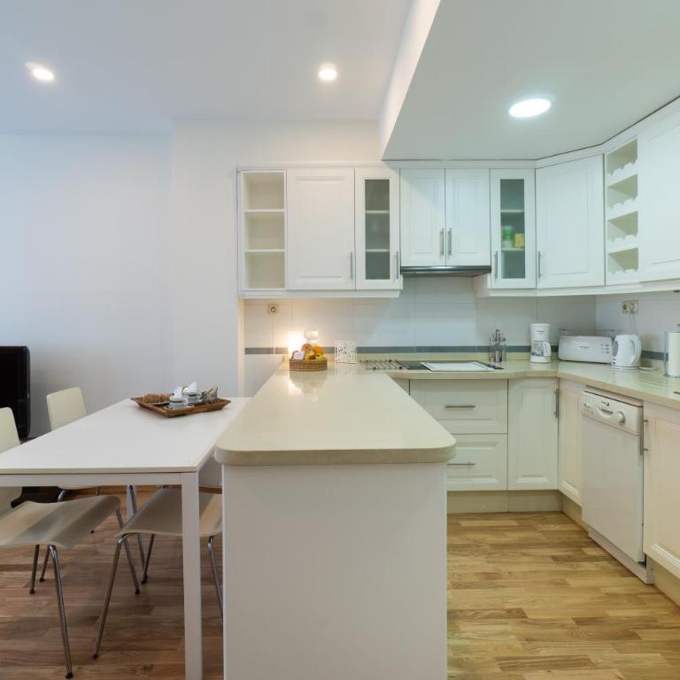 Holidays & Home Malaga Centro MariaZambrano- Parking Gratis - Apartamento de 2 dormitorios - 14