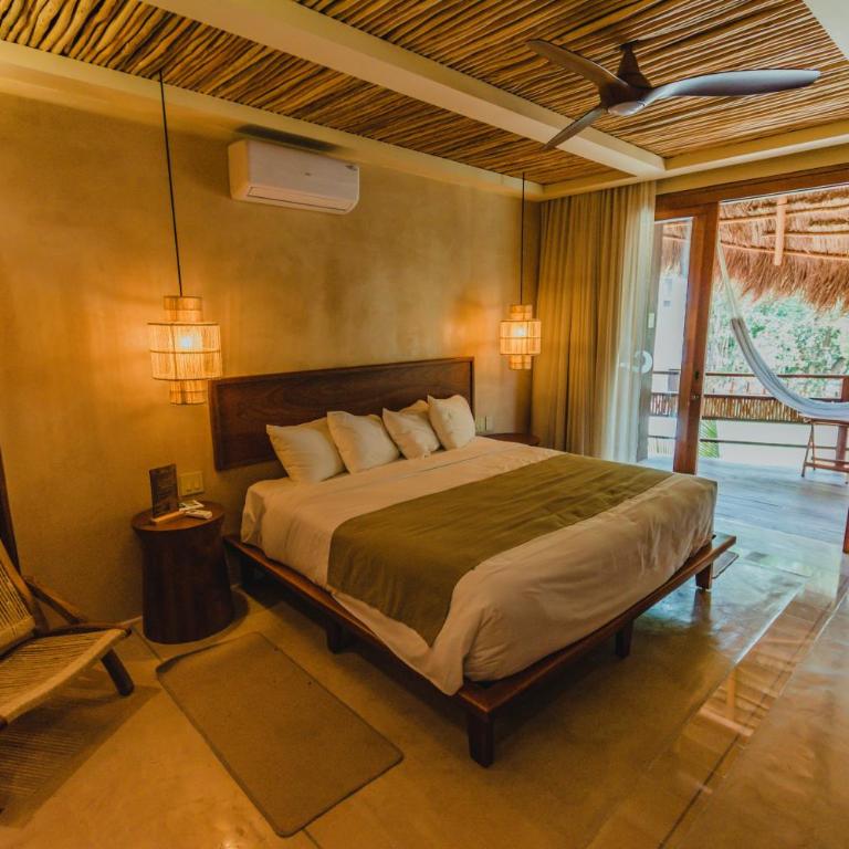 Hotel Carolina Bacalar - Habitación con cama extragrande y vistas al lago - 4