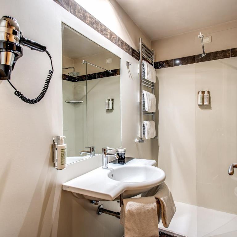 Boutique Hotel Galatea - Camera Tripla Standard - 13