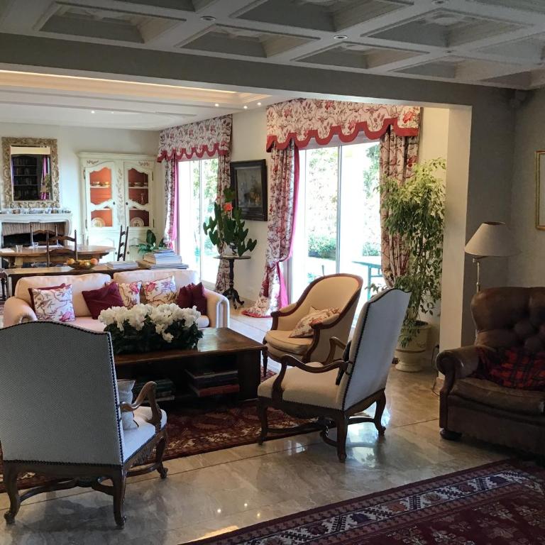 Luxury Villa with Panoramic Views, Pool & Serene Garden Retreat - Villa - Vue sur Mer - 5