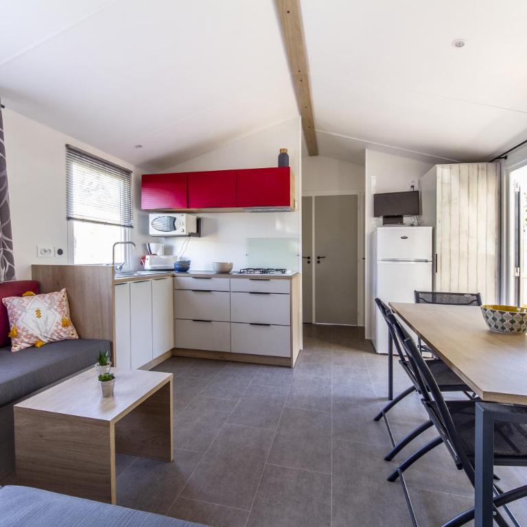 Camping Paradis Le Pearl - Mobile Home 4 Chambres Confort - 5