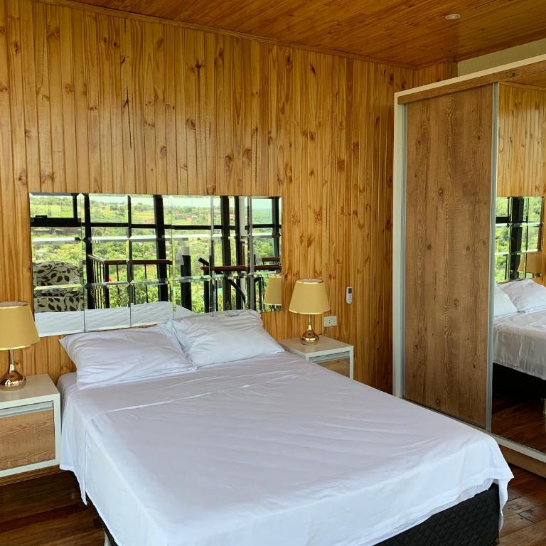 NatuCenter Hospedaje - Suite with River View - 11