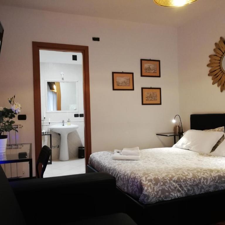 Leonardo Rome Holidays - King Room with Balcony - 5