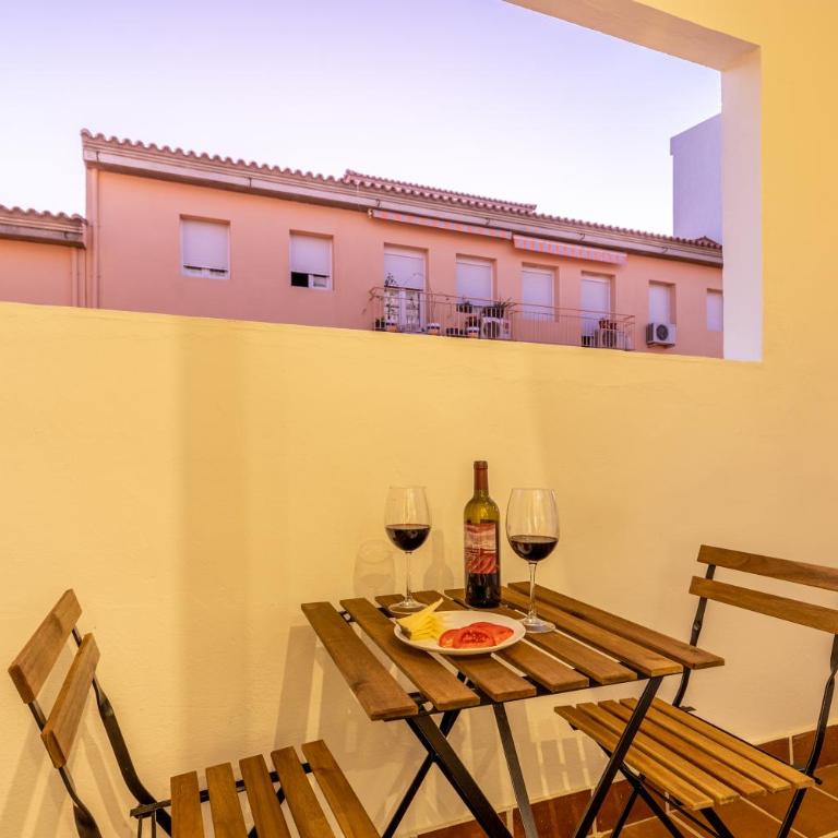 FUN BUILDING APARTMENTS by HOMEABOUT - Superior 2BR 2BT & Private Exterior Balcony - 16