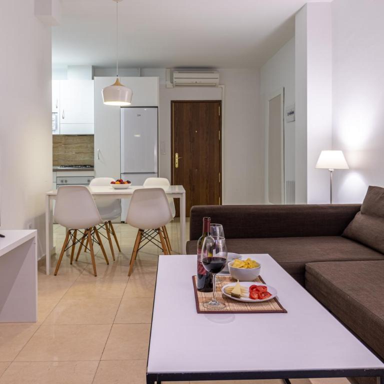 FUN BUILDING APARTMENTS by HOMEABOUT - Superior 2BR 2BT & Private Exterior Balcony - 11