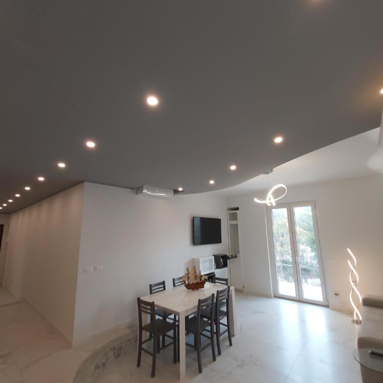 ELEGANTISSIMO APPARTAMENTO DIRETTAMENTE SUL MARE SPIAGGIA LE GHIAIE 6 posti letto - Three-Bedroom Apartment - 7