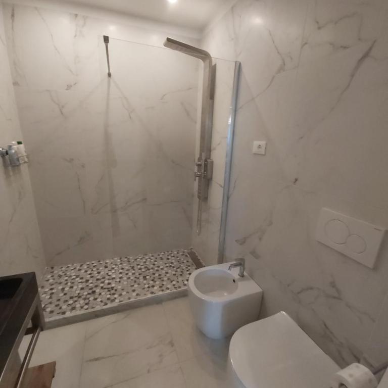 ELEGANTISSIMO APPARTAMENTO DIRETTAMENTE SUL MARE SPIAGGIA LE GHIAIE 6 posti letto - Three-Bedroom Apartment - 9