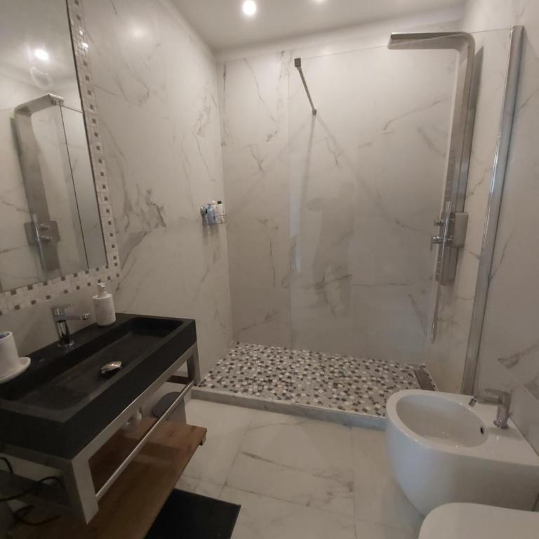ELEGANTISSIMO APPARTAMENTO DIRETTAMENTE SUL MARE SPIAGGIA LE GHIAIE 6 posti letto - Three-Bedroom Apartment - 16