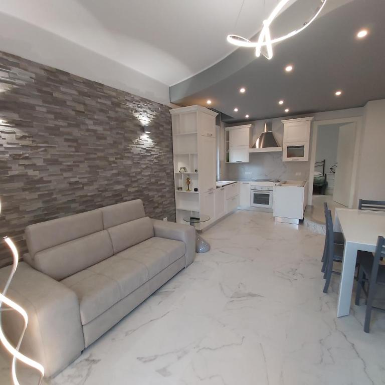 ELEGANTISSIMO APPARTAMENTO DIRETTAMENTE SUL MARE SPIAGGIA LE GHIAIE 6 posti letto - Three-Bedroom Apartment - 10