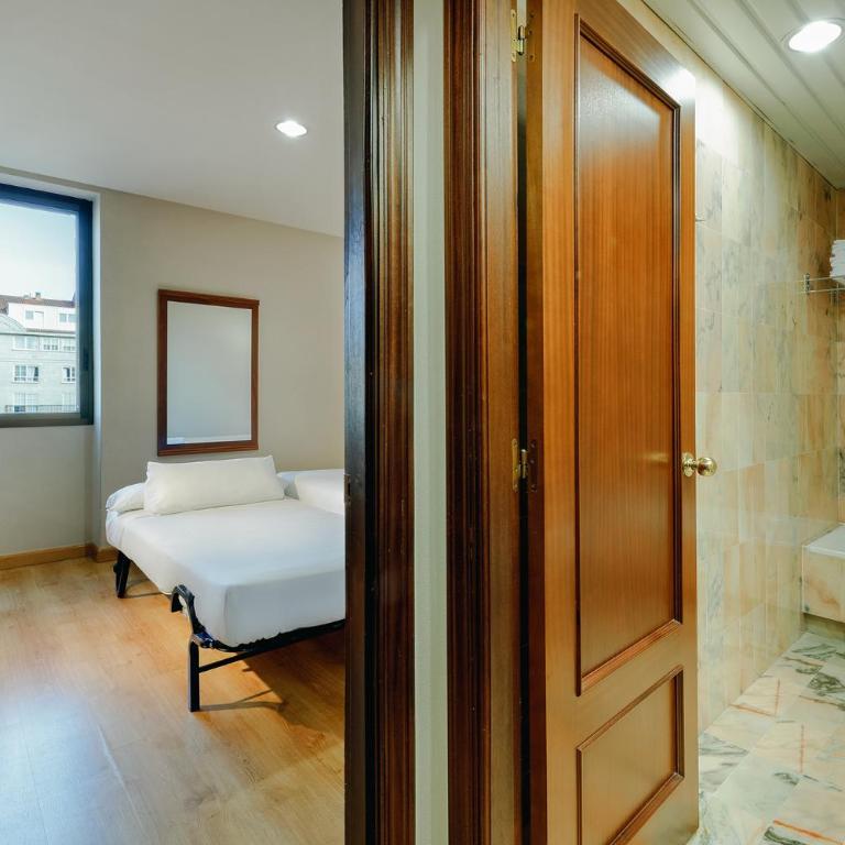 Hesperia Vigo - Habitación Doble Estándar (2 adultos + 1 niño) - 1 o 2 camas - 1