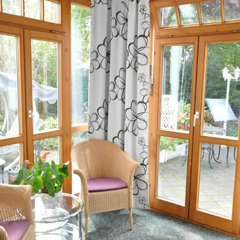 Villa Waldperlach by Blattl - Doppelzimmer mit Gartenblick - 9