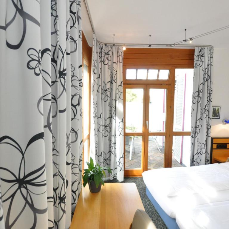 Villa Waldperlach by Blattl - Doppelzimmer mit Gartenblick - 8