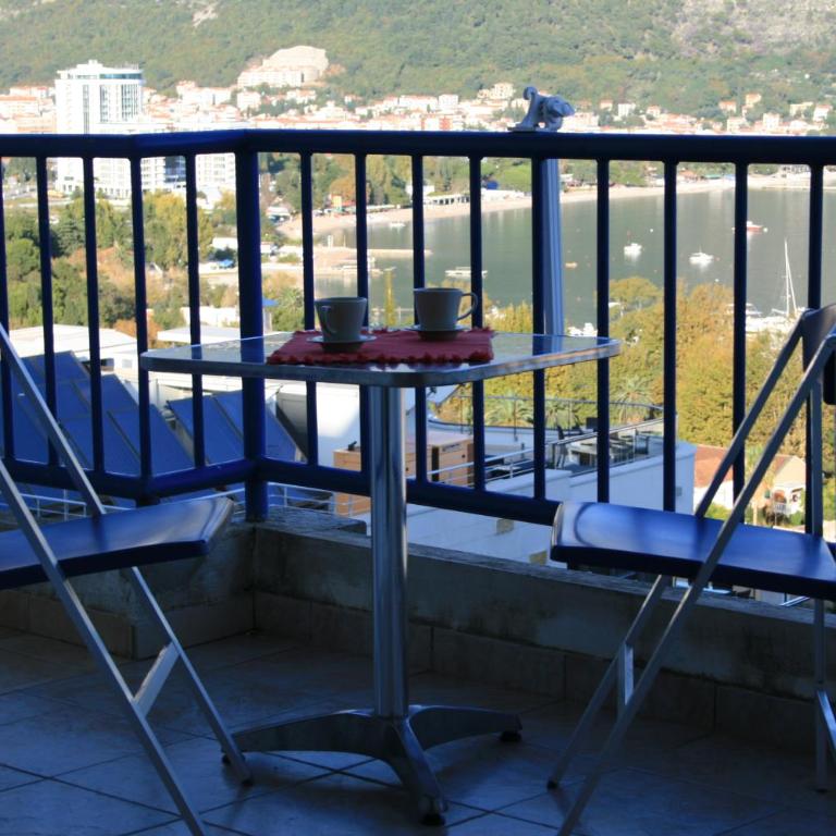 Belvedere Apartments - Two-Bedroom Apartment with Balcony and Sea View - 8