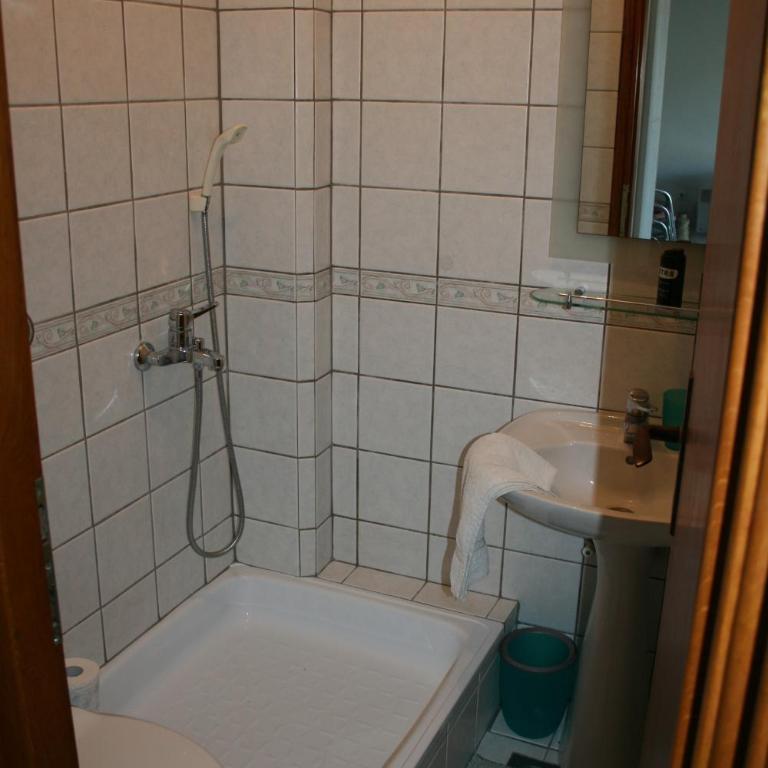 Belvedere Apartments - Two-Bedroom Apartment with Balcony and Sea View - 18