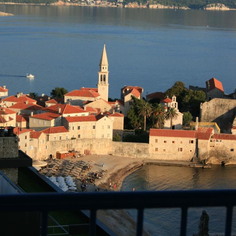 Belvedere Apartments - One-Bedroom Apartment with Balcony and Sea View - 5