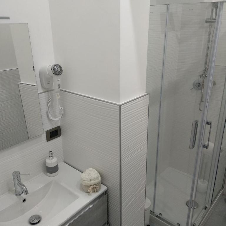 B&B Giovaldi's Torino - Camera Matrimoniale con Bagno Privato - 13